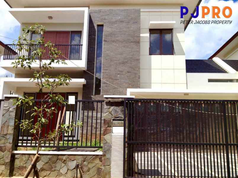 dijual rumah harapan indah cluster