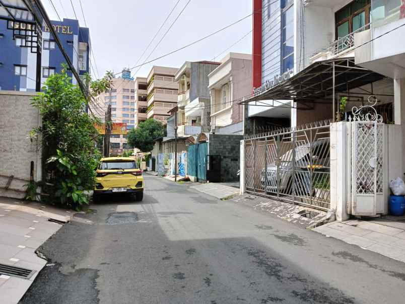 dijual rumah jalan anggrek