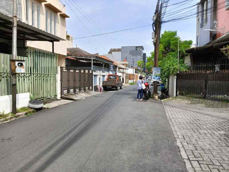 dijual rumah jalan anggrek