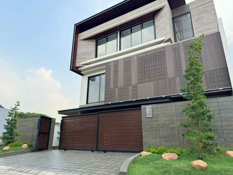 dijual rumah jalan bukit golf internasional
