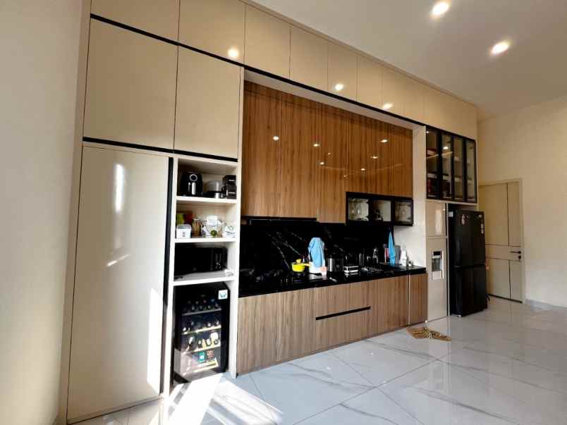 dijual rumah jalan industri gunung