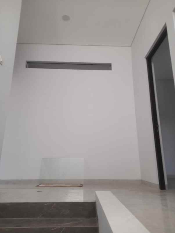 dijual rumah jalan manyar tirtoyoso