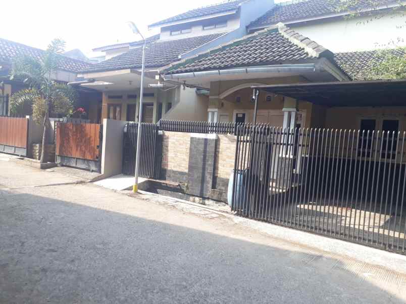 dijual rumah jalan permata