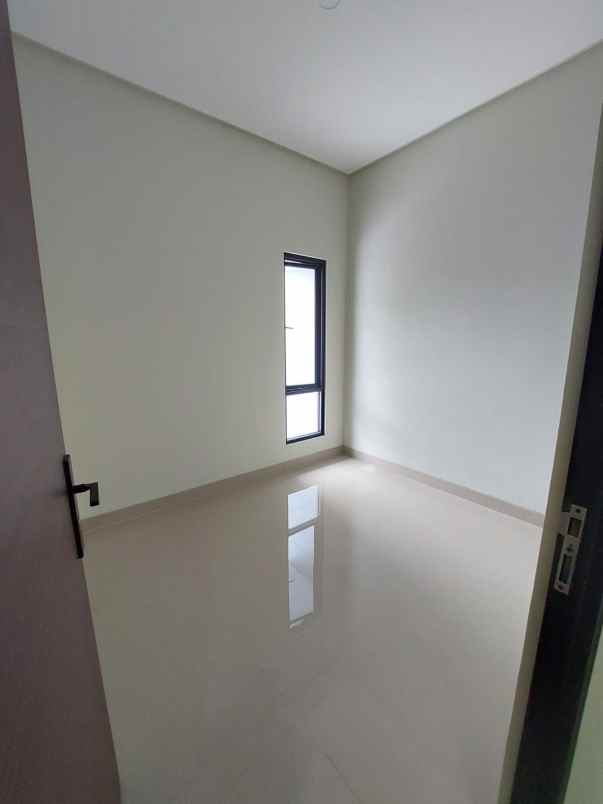 dijual rumah jalan raya buana gardenia