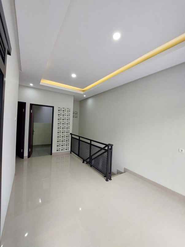 dijual rumah jalan raya buana gardenia