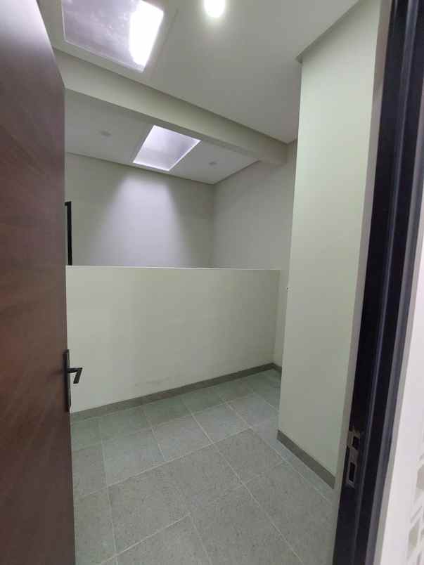 dijual rumah jalan raya buana gardenia