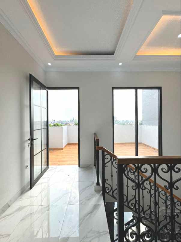 dijual rumah jalan raya jagakarsa