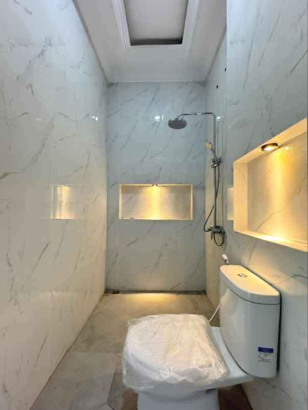 dijual rumah jalan raya jagakarsa