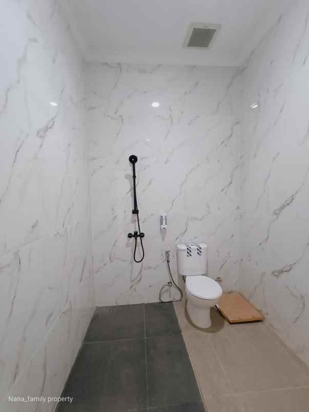 dijual rumah jalan raya joglo komplek