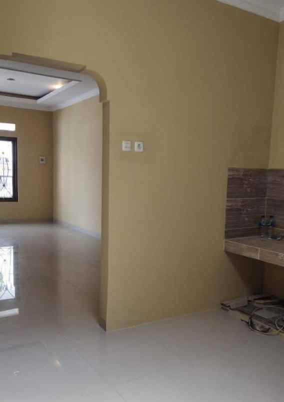 dijual rumah jalan raya pamulang 2