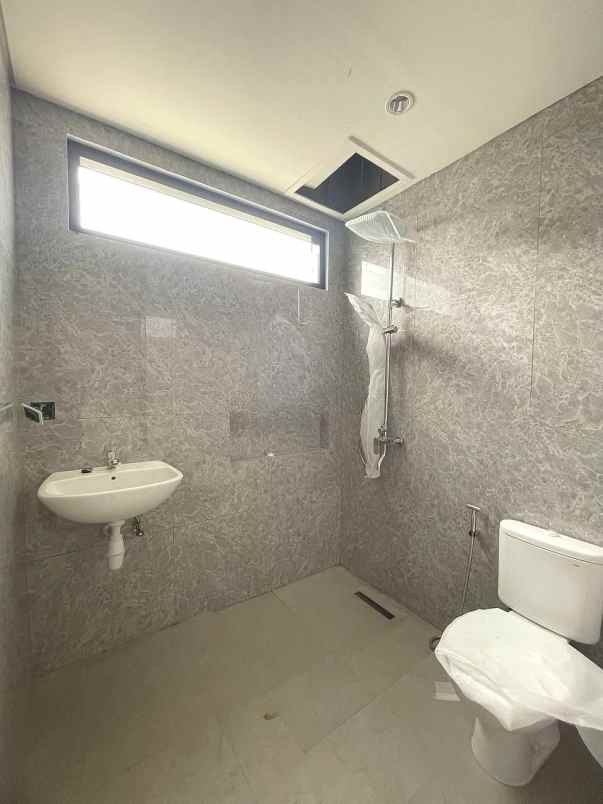 dijual rumah jalan raya parigi bintaro