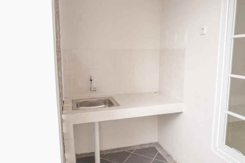 dijual rumah jalan raya percobaan puspa