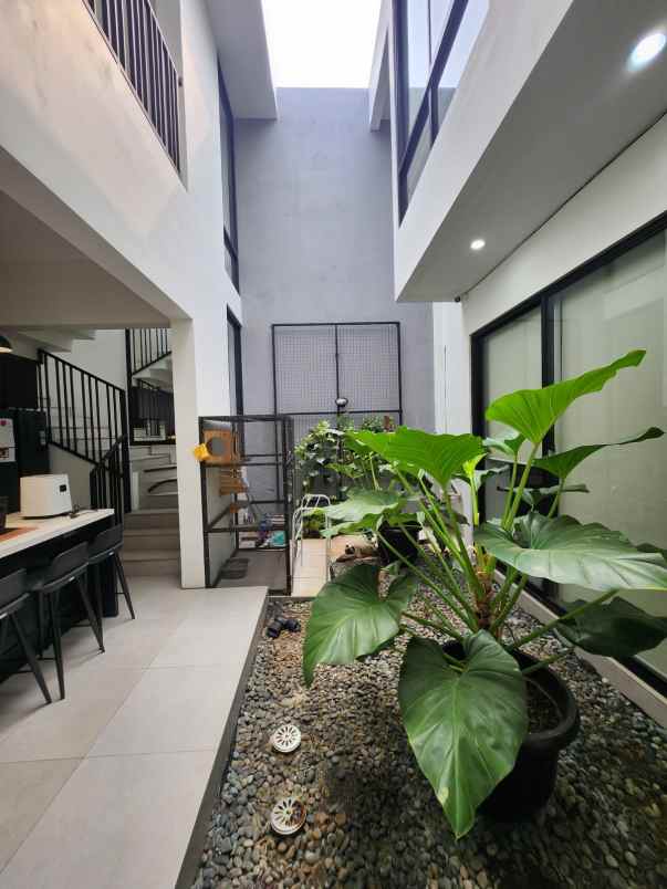 dijual rumah jalan raya pondok labu