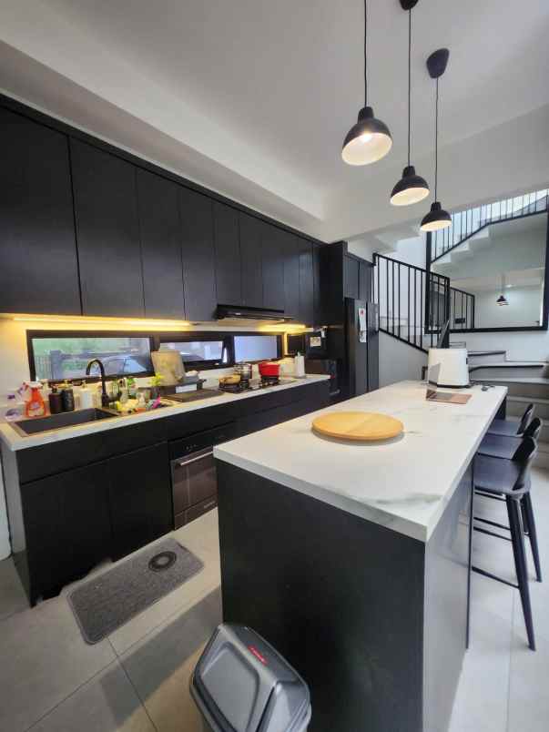 dijual rumah jalan raya pondok labu