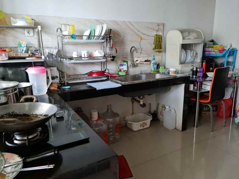 dijual rumah jalan taman internasional