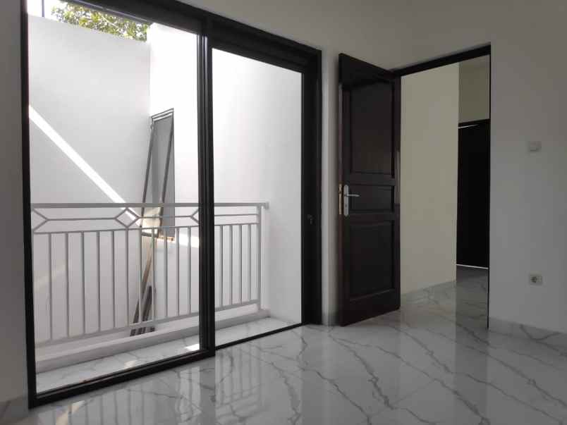 dijual rumah jatibening satu