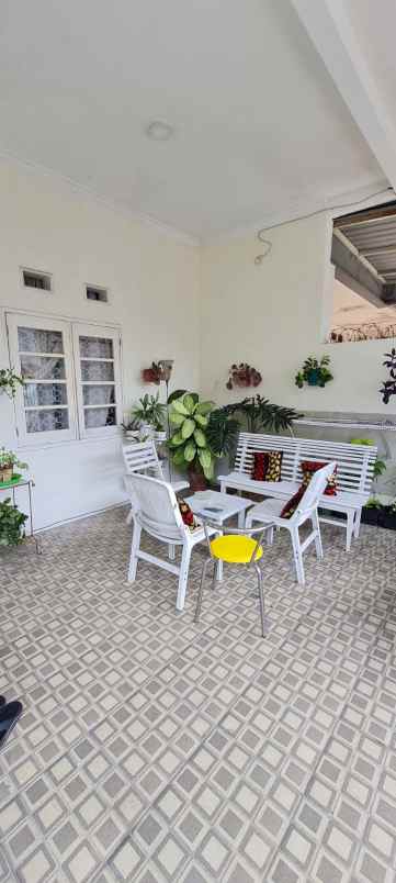 dijual rumah jl bawean malang