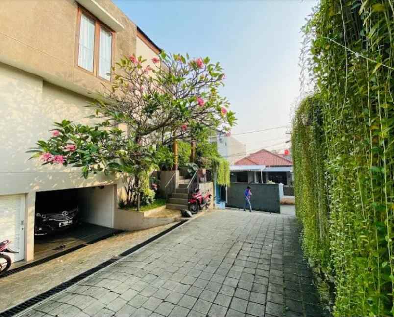 dijual rumah jl benda kemang