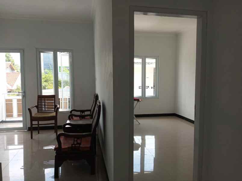 dijual rumah jl cibodas kuningan