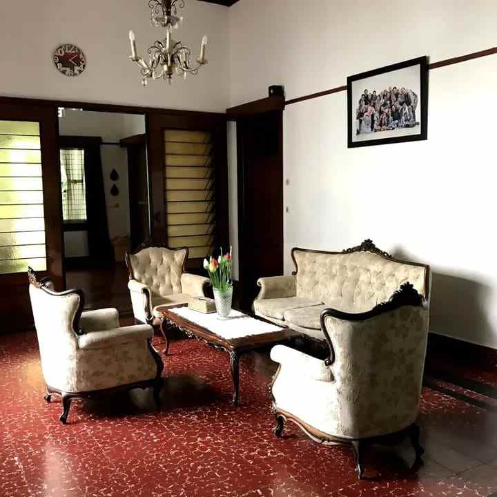 dijual rumah jl cisangkuy