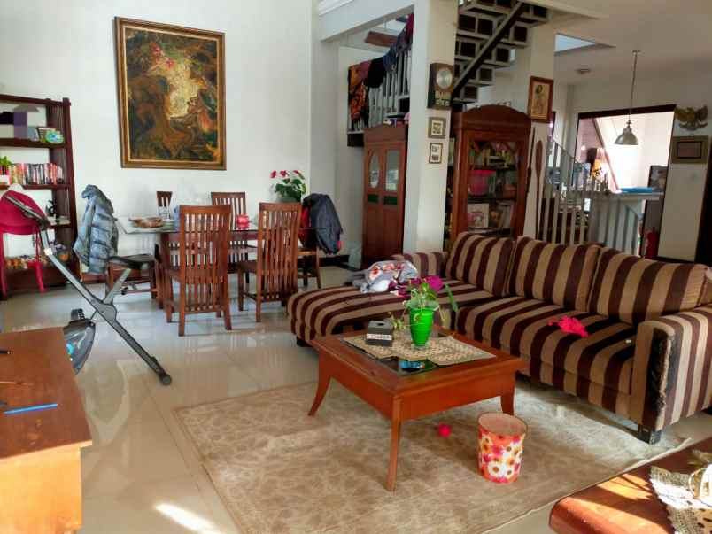 dijual rumah jl ciwaruga
