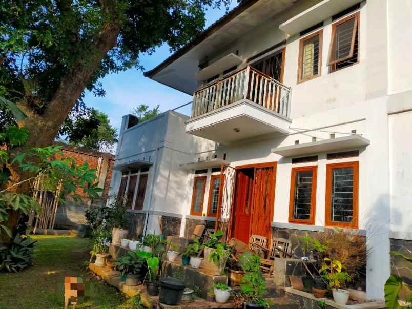 dijual rumah jl ciwaruga