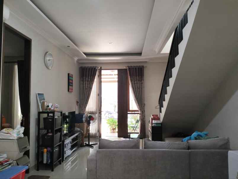dijual rumah jl dr ratna