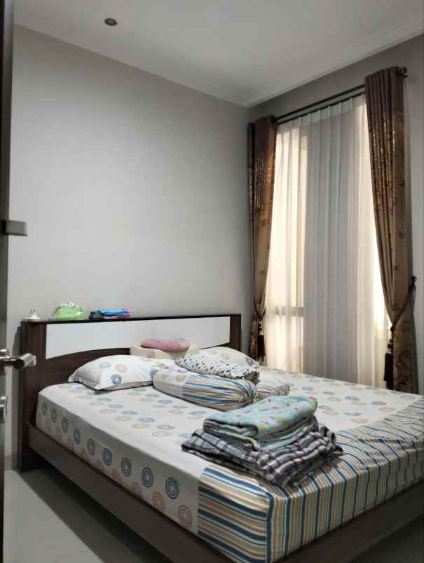 dijual rumah jl dr ratna