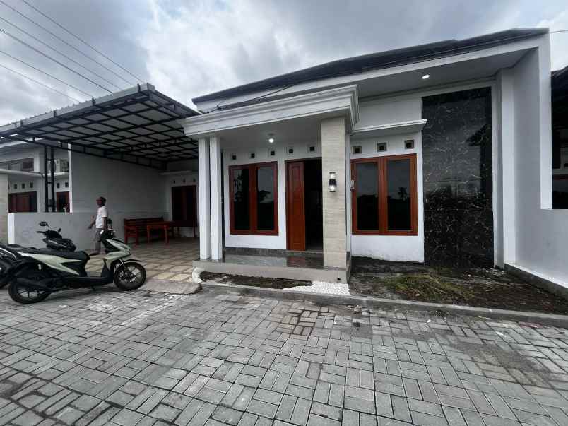 dijual rumah jl godean km 7