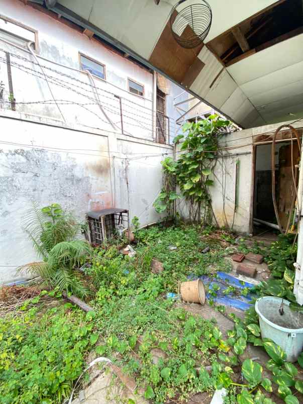 dijual rumah jl jatiwaringin raya