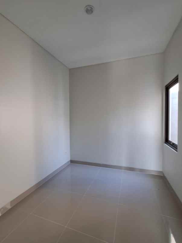 dijual rumah jl jupiter komplek