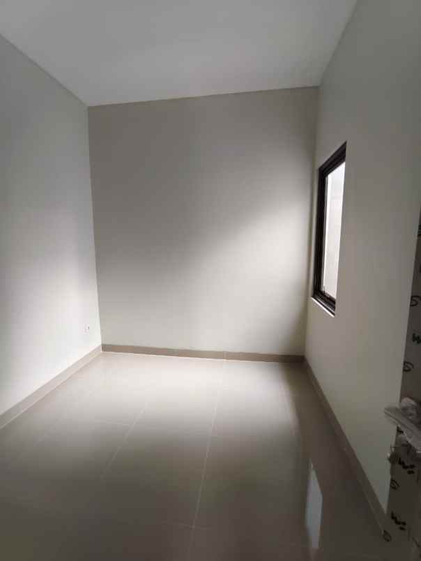 dijual rumah jl jupiter komplek