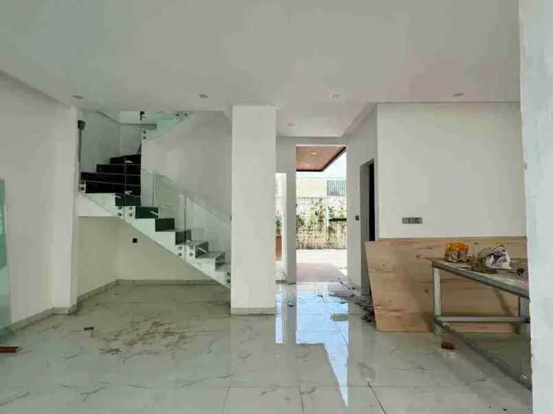 dijual rumah jl magelang