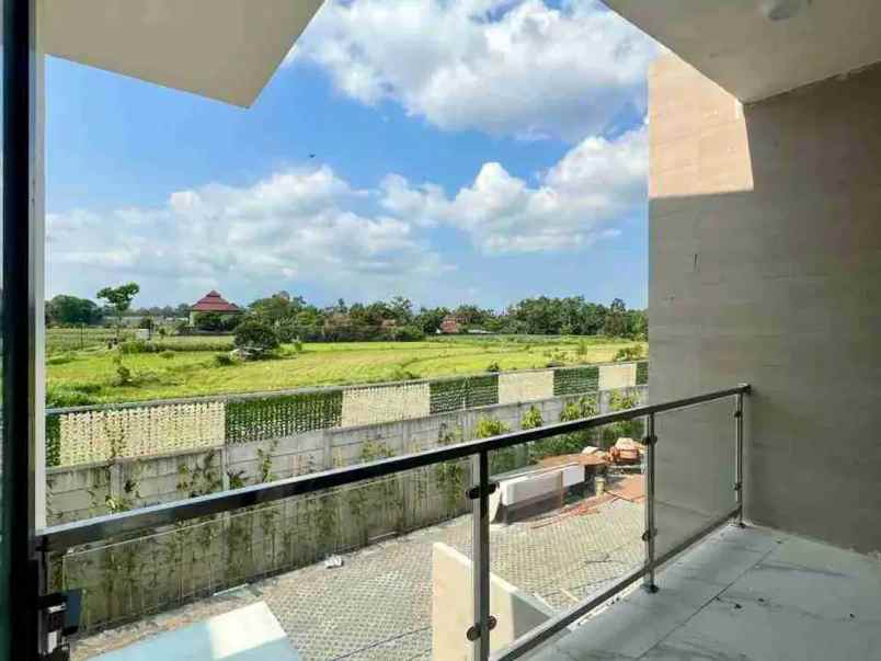 dijual rumah jl magelang