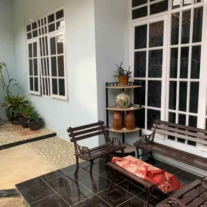 dijual rumah jl margahayu raya saturnus
