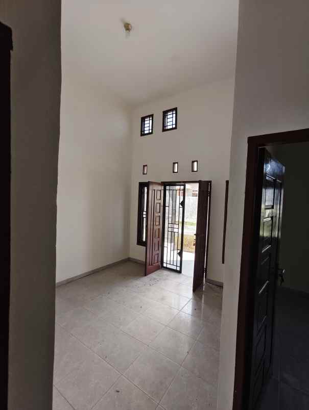dijual rumah jl muhajirin