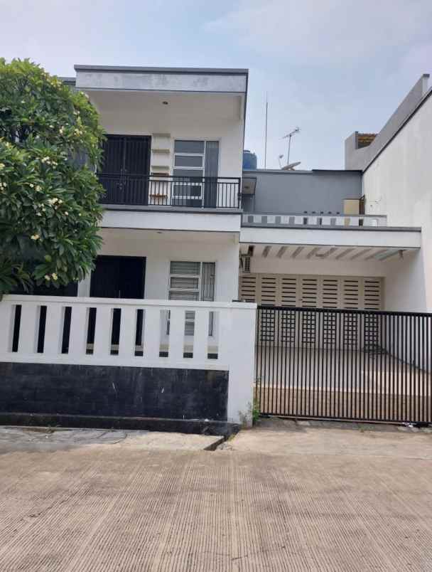 dijual rumah jl pondok gading utama