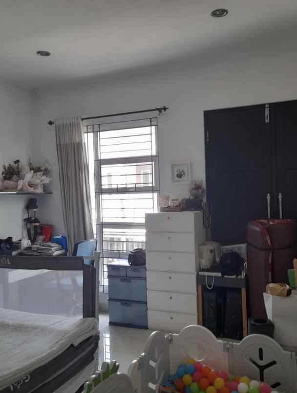 dijual rumah jl pondok gading utama