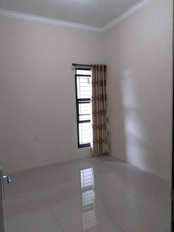 dijual rumah jl propelat saturnus