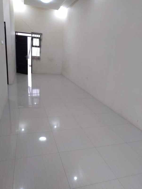 dijual rumah jl propelat saturnus