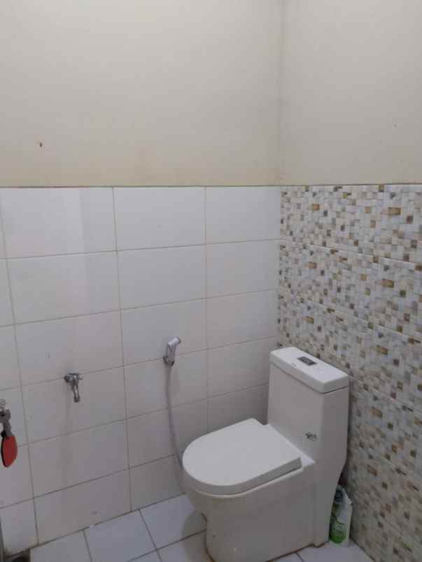 dijual rumah jl propelat saturnus