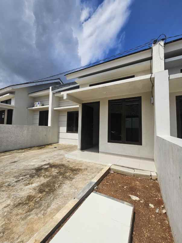 dijual rumah jl raya kalimulya cilodong