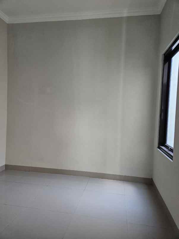 dijual rumah jl raya kalimulya cilodong