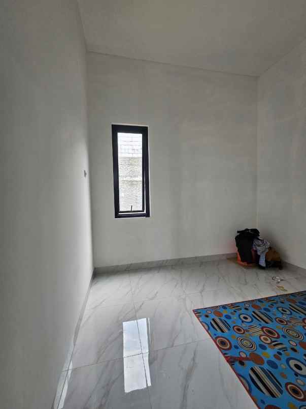 dijual rumah jl raya kalimulya cilodong