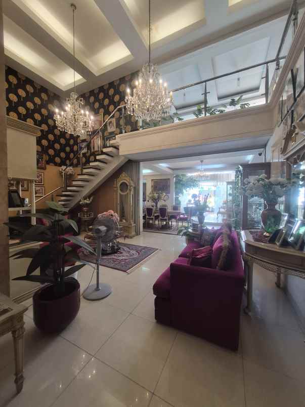 dijual rumah jl raya komplek duren