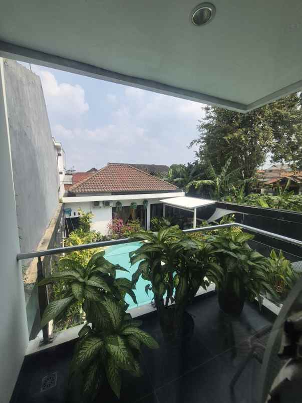 dijual rumah jl raya komplek duren