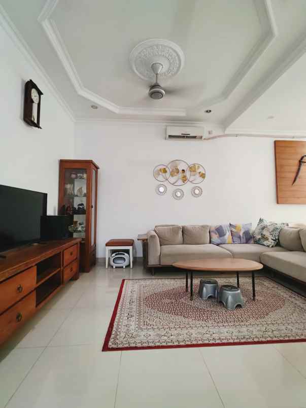 dijual rumah jl raya komplek pondok