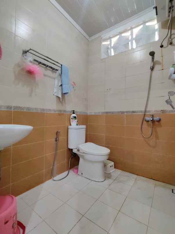 dijual rumah jl raya komplek pondok