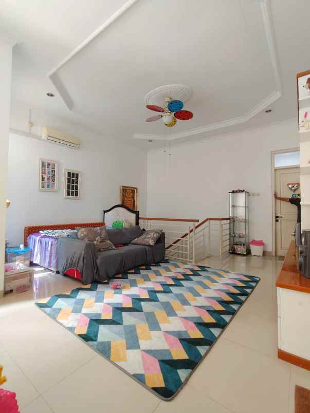 dijual rumah jl raya komplek pondok