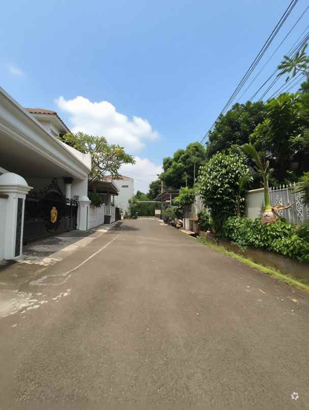 dijual rumah jl raya komplek pondok